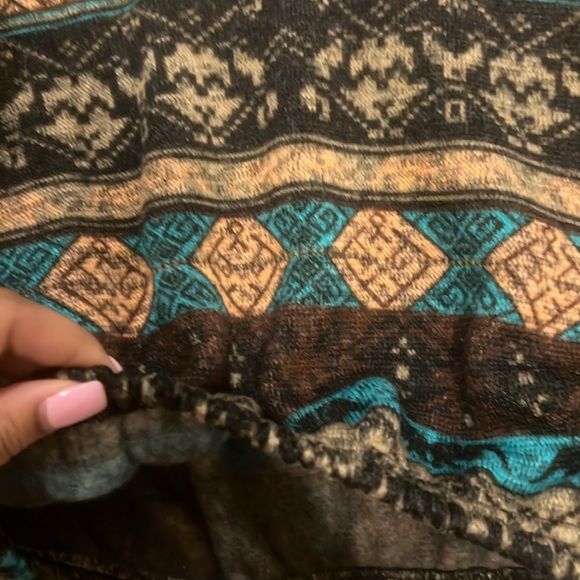 I am selling a cropped fleece have zip butt pull over - Picture 4 of 4